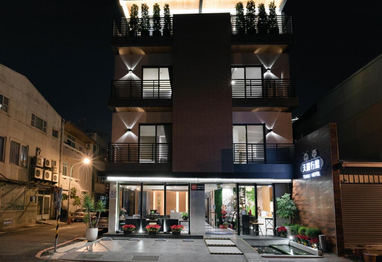 Tianli Hotel Тайнань Екстер'єр фото